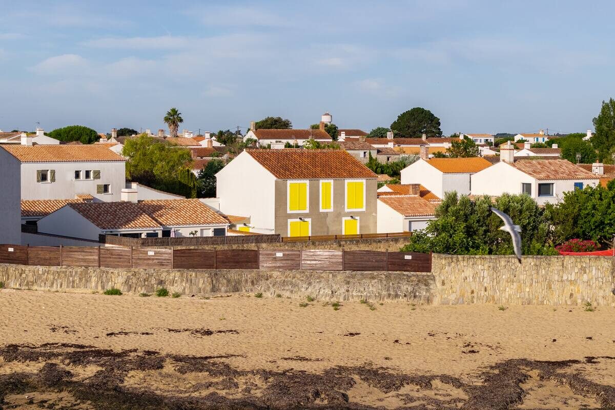 Plage et village