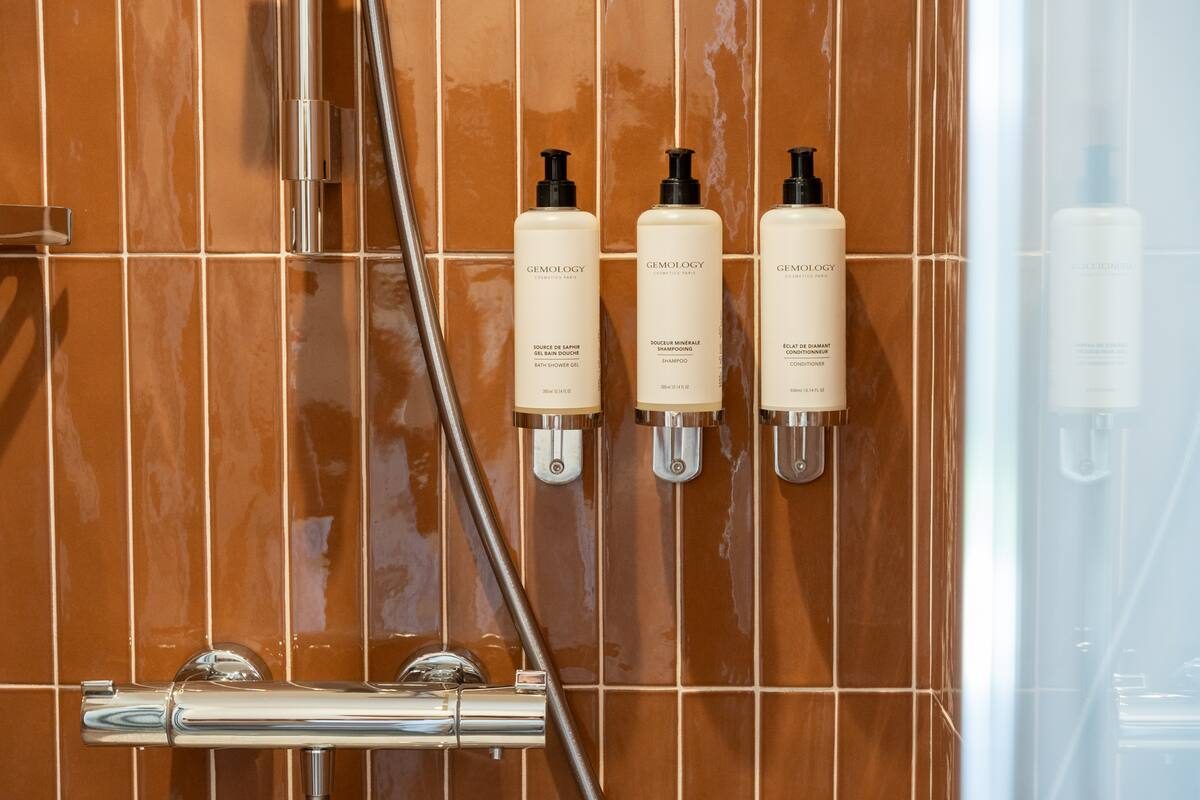 Salle de bains, douche terracotta