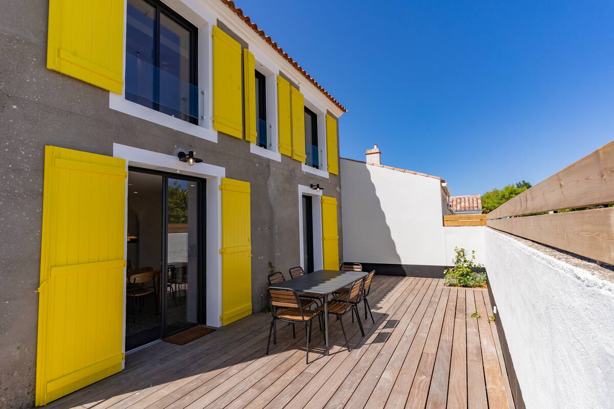 Terrasse avec salon de jardin